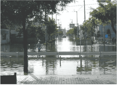 台風は「右側」が危険!進行方向で風の強さが変わる理由と安全対策を解説