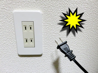 停電時にコンセントを抜く4つの理由!パソコンや冷蔵庫の破損リスクを解説