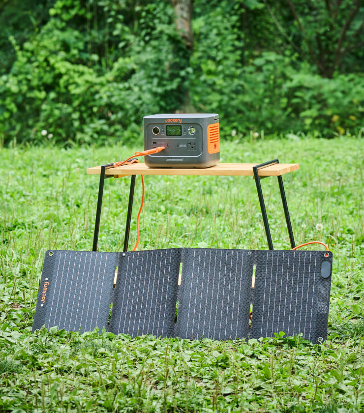 小型ソーラー発電機:Jackery Solar Generator 300 Plus 40W Mini ポータブル電源 ソーラーパネル