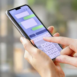 災害時にLINEは繋がる?使うデメリット3選や安否確認のポイントを解説