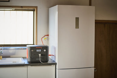 冷蔵庫を停電時に動かすなら「発電機」「ポータブル電源」どっち？徹底比較