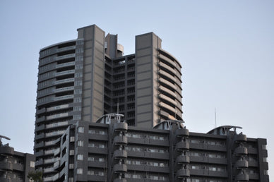 マンションで地震が起きても避難は不要？避難方法と身を守る4つの行動を解説