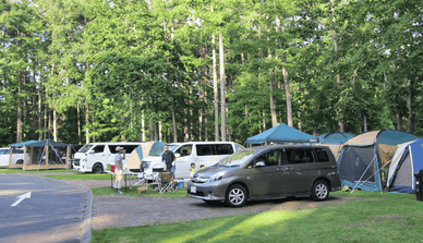 【全国】キャンピングカーを横付けできるオートキャンプ場13選！絶景スポットも紹介