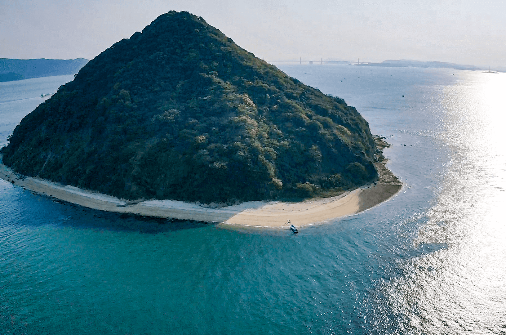 岡山の無人島といえば「くじら島」！キャンプ・グランピングなど魅力を