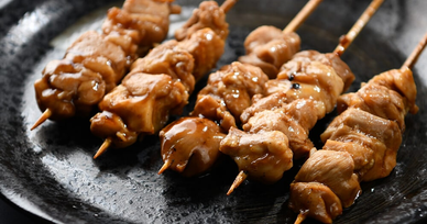 キャンプで本格焼き鳥！仕込み・網焼きのやり方やおすすめの焼き鳥台も紹介