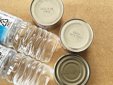 車に備蓄できる非常食セット3選|車で被災したときの対処法も解説