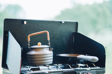 キャンプで絶対に揃えたい調理器具11選！ソロ・ファミリー向けや収納グッズも紹介