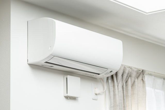 エアコン暖房の消費電力と電気代は？部屋の広さ別のワット数や節電方法も解説