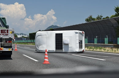 キャンピングカーの横転はなぜ起きるのか？事故の原因・対策まとめ