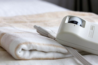 アパートで一人暮らしの寒さ対策！”窓”＋”床”＋”玄関”からの冷気を遮断する方法