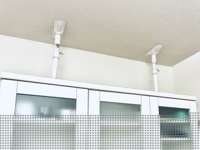 100均でできる！家具転倒防止の簡単DIY｜賃貸でも安心の耐震対策