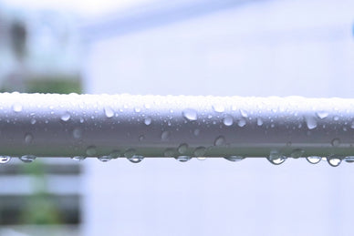 【台風】物干し竿の風対策は？しまい忘れた際の被害やストッパーの危険性とは