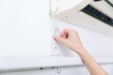 エアコンのコンセントを抜くと電気代節約になる？効果と注意点を解説