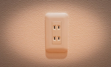 コンセントが使えなくなった！ブレーカーが正常なのに通電しない原因と対処法
