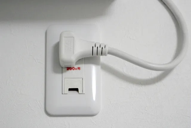200Vのコンセントに100V家電を繋いでも大丈夫？危険性と正しい変換方法