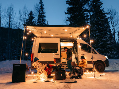 キャンピングカーの便利グッズ15選！車中泊やノマドワークを快適にするには