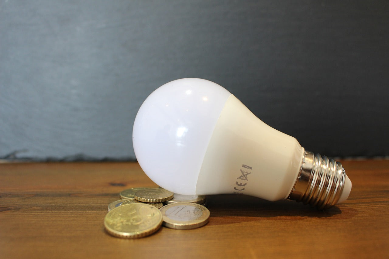 電気を止められた時に自分で復旧する方法は？電気が使えないときの対策も解説
