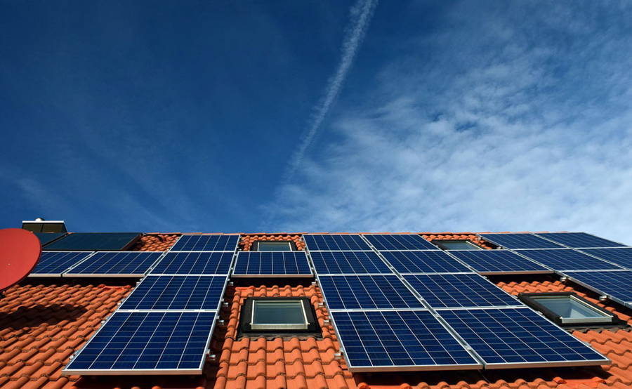 太陽光パネルのメンテナンス費用はいくら?必要性や費用を抑える 太陽光パネルのメンテナンス費用はいくら?必要性や費用を抑える