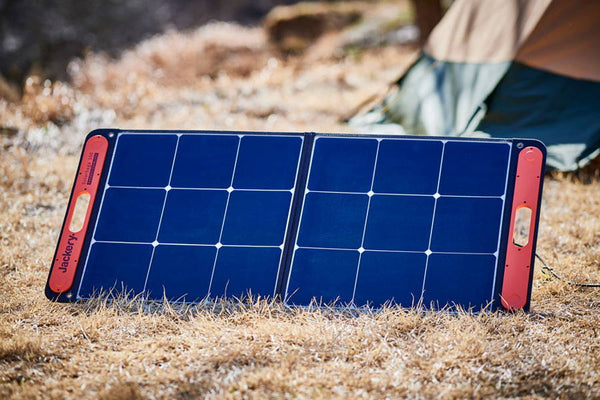ソーラーパネルはどういう仕組み？ローリスクで自家太陽光発電を始める方法も紹介