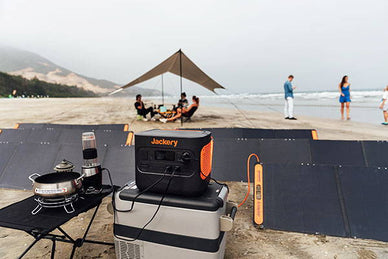 夏のキャンプはポータブル電源とソーラーパネルで快適に！