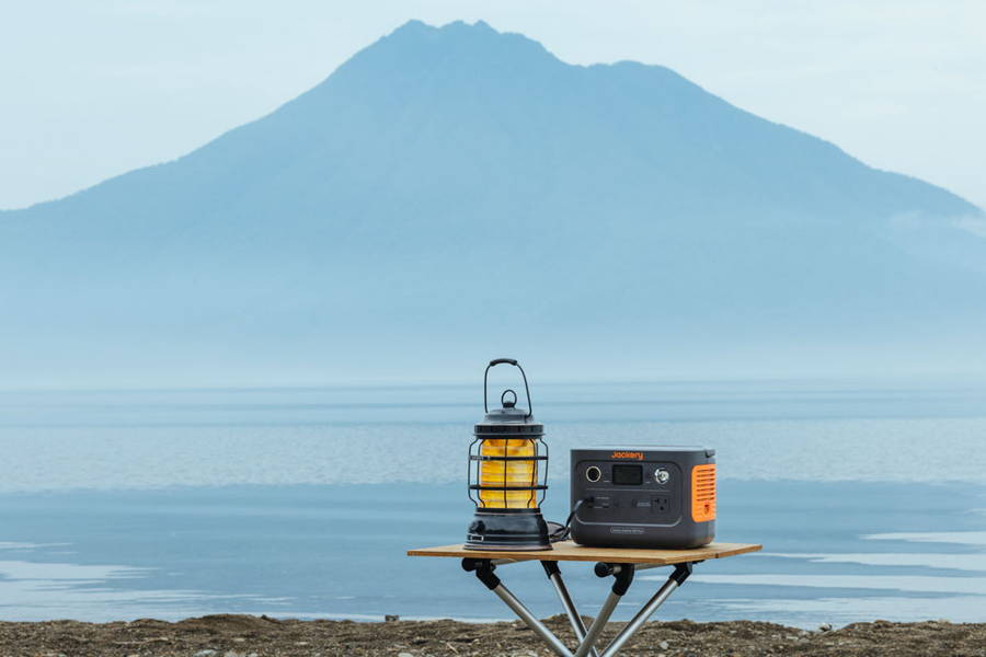 Jackeryポータブル電源 300Plus|定格出力300w・リュックに入る
