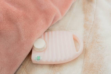 キャンプにおすすめの湯たんぽ7選！各素材の特徴や使用する際の注意点も紹介