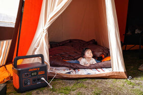 ホットカーペットはポータブル電源で動かせる！メリットやポータブル電源選びのコツを紹介