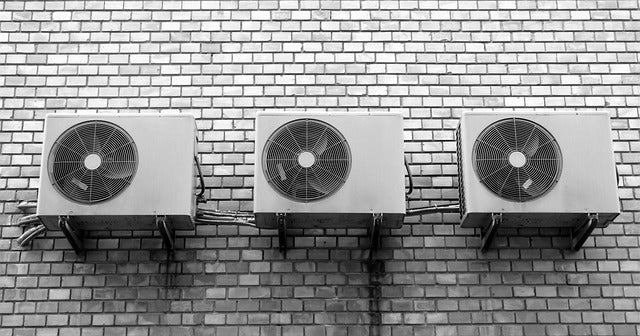エアコンの停電で健康被害に！季節別の対策や復旧時にやるべきことを解説