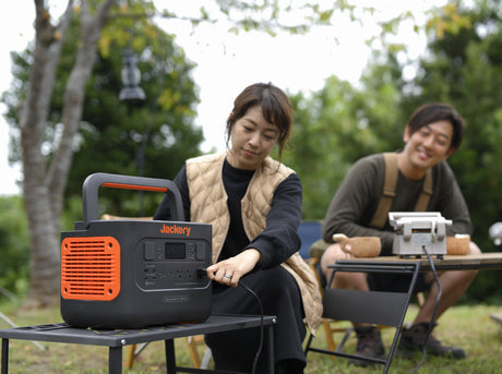 Jackeryポータブル電源の使い方②：家電をポートに接続
