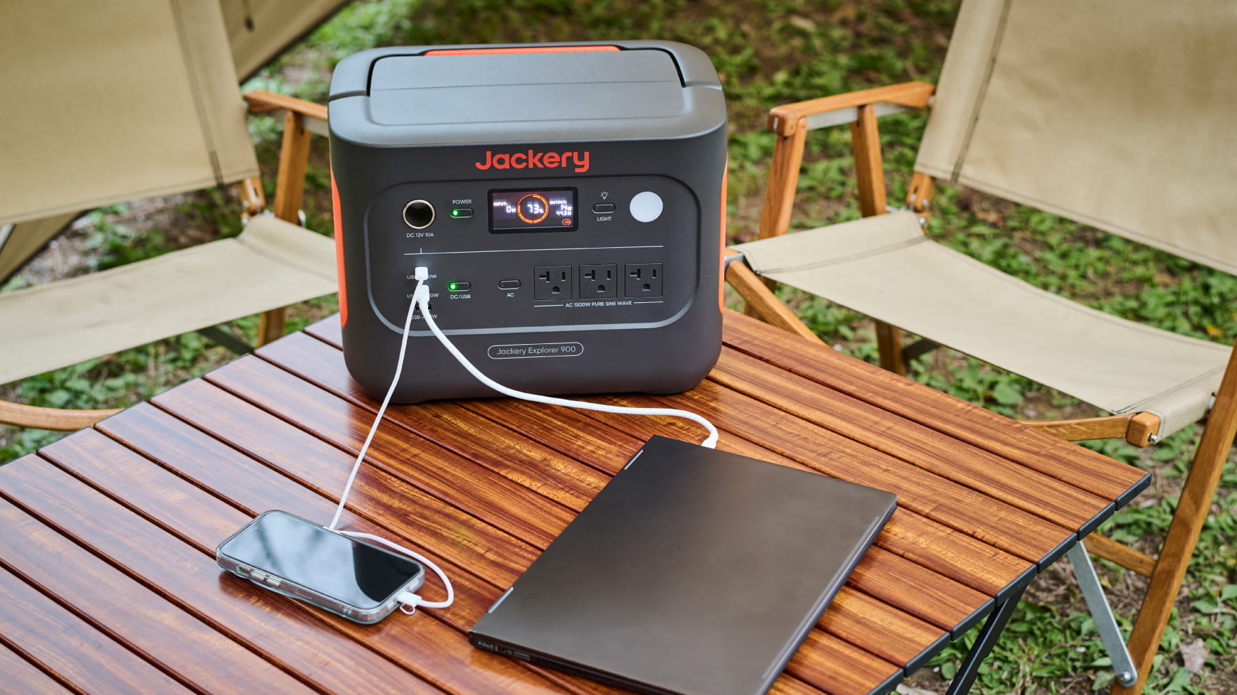 最大100WのデュアルPD充電に対応だから、スマホとパソコンの同時充電も可能。