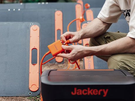 Jackery Solar Generatorの使い方①ソーラーパネルとポータブル電源を接続