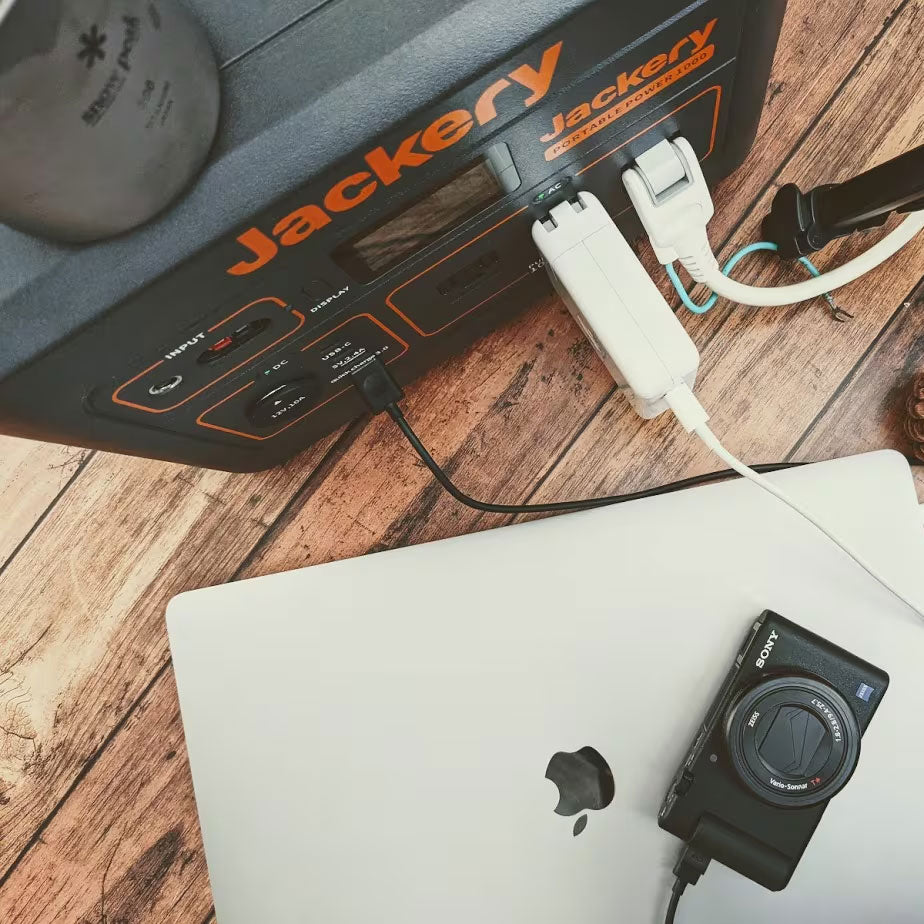 ポータブル電源とモバイルバッテリーの違いとは