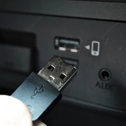 車にUSBを増設するやり方を解説！注意点やおすすめの製品も紹介