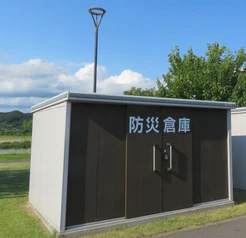 【画像付き】防災倉庫の中身リスト｜緊急時に役立つ備品と選び方