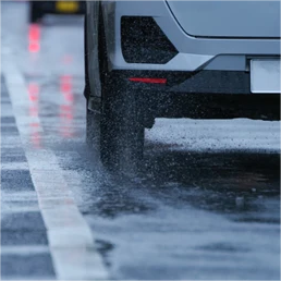 台風時に車で避難する際の3つの注意点｜車を守るためのポイントも解説