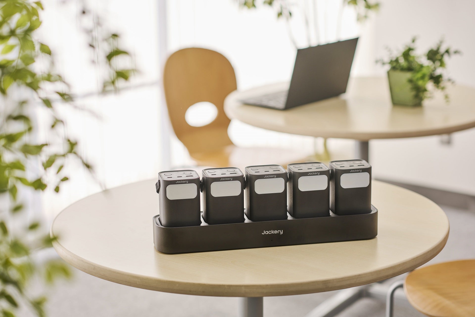 販路限定】Jackery パワーバンク＆充電ステーション（黒） – Jackery Japan