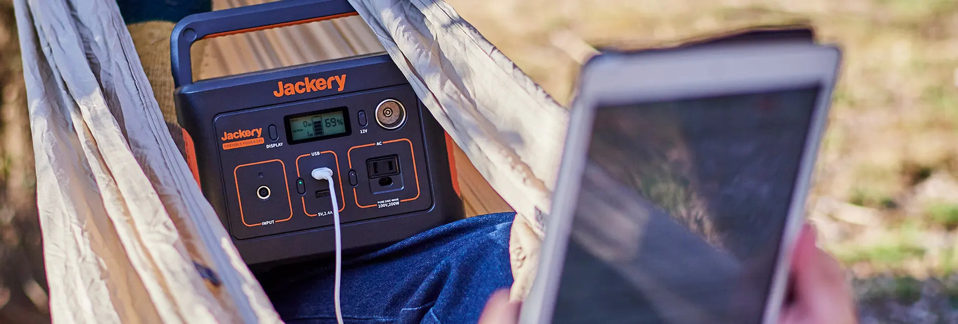 キャンプや車中泊など様々なシーンで活躍できるJackeryポータブル電源240