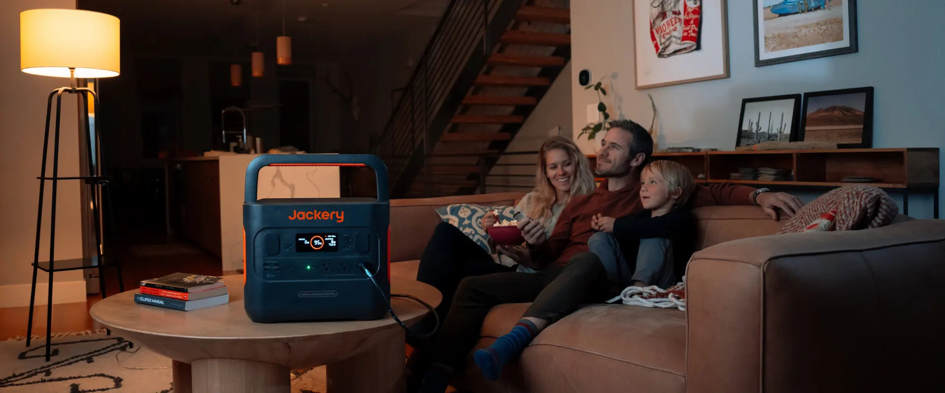 非常用電源として活躍するJackery Solar Generator 1500 Proポータブル電源 ソーラーパネル セット