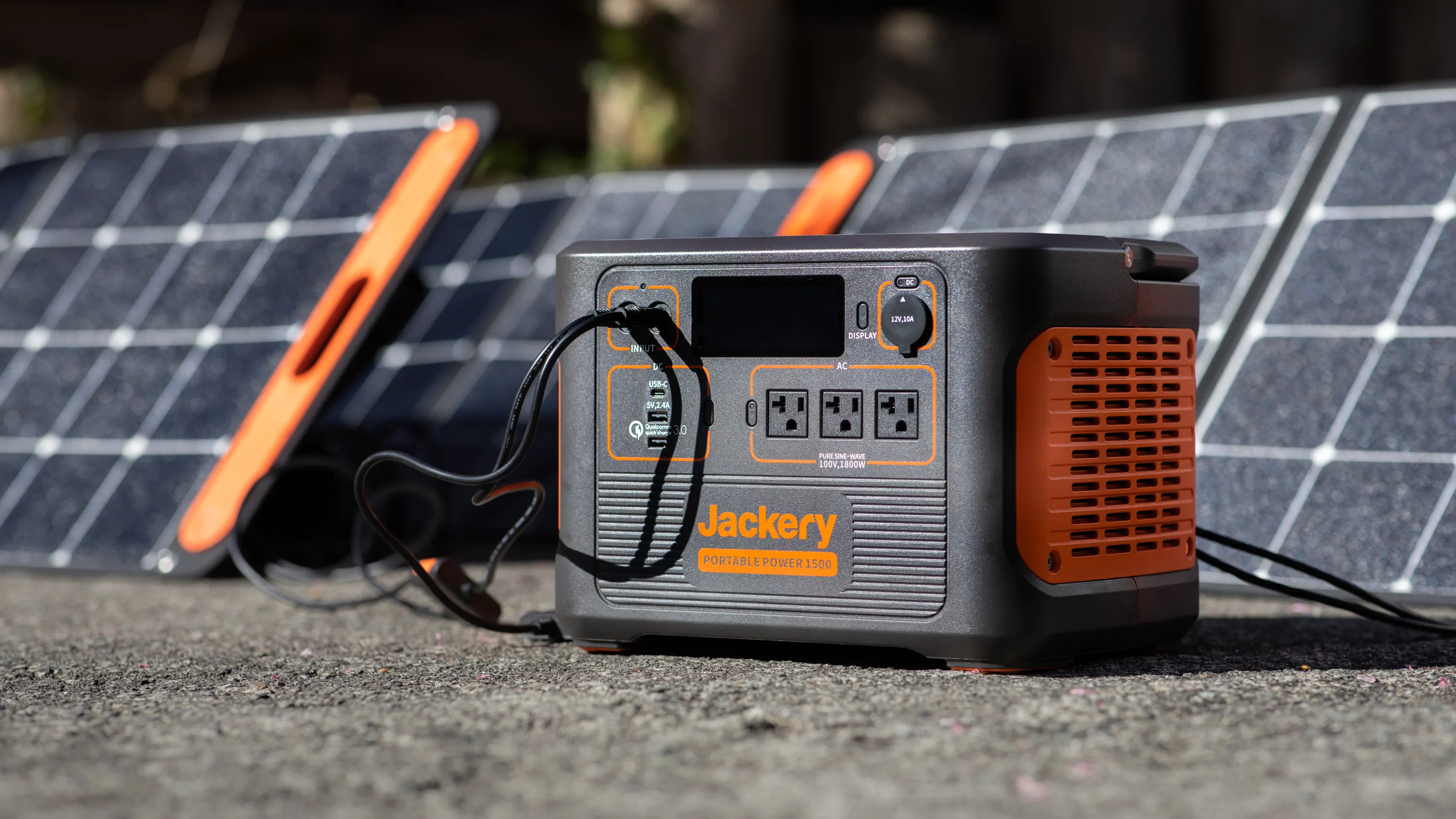 最速5.5時間でソーラー充電できるJackery Solar Generator 1500